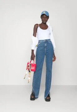 Straight Leg Jeans - Light Blue Denim 8 Straight Leg Jeans - Light Blue Denim -Even&Odd 8ae2798b108c45ce964541aac749c621