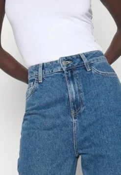 Straight Leg Jeans - Light Blue Denim 11 Straight Leg Jeans - Light Blue Denim -Even&Odd f1e943aca7754b3fb6eca5026c0aa1c3